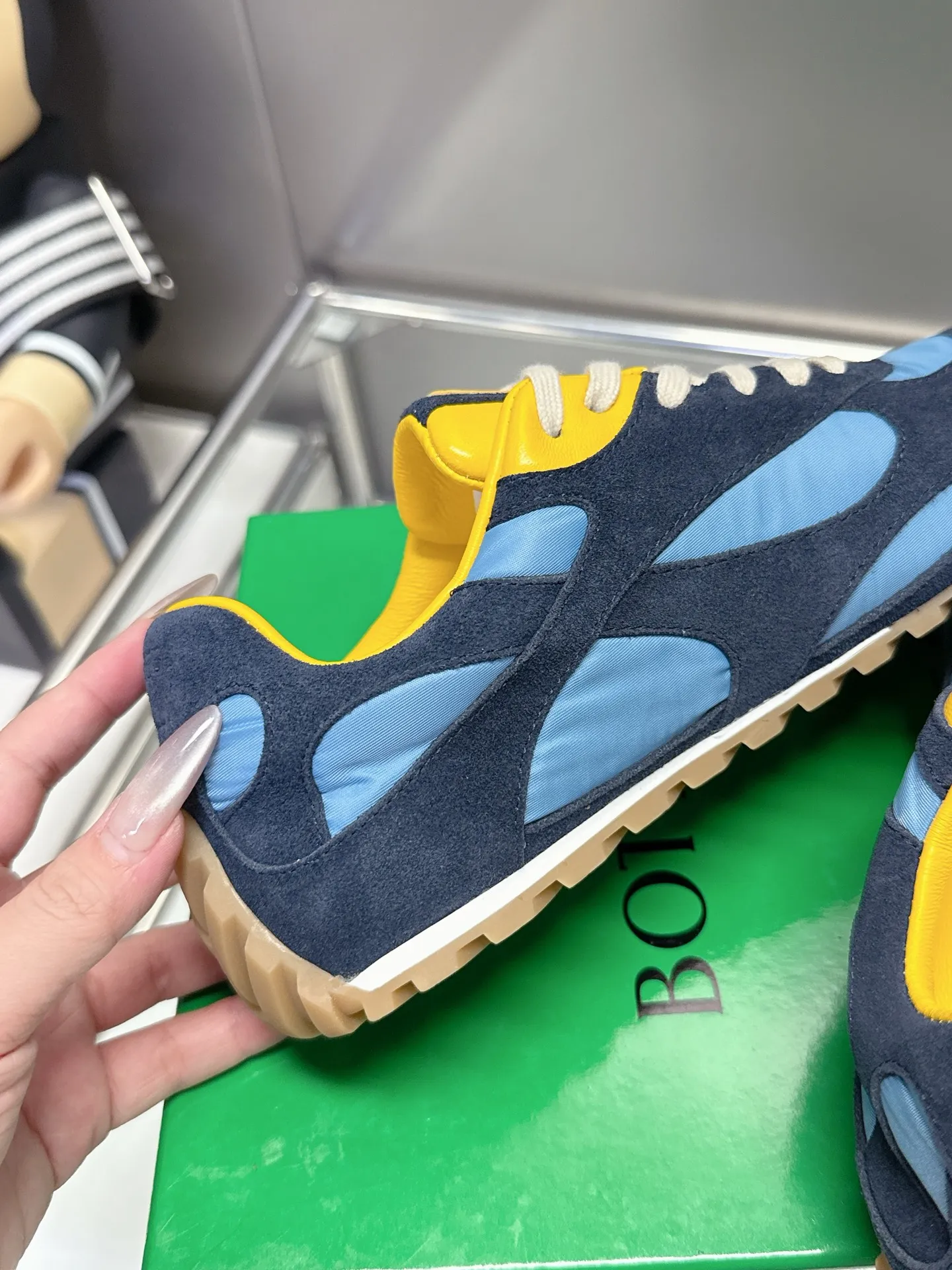 👟👟Ex-factory price 500👟👟 Bottega Veneta｜BV Bottega Veneta 25ss new Forrest shoes Dexun sneakers Sneaker technology nylon and suede, inspired by retro sneakers, a new interpretation of classic sneakers, lightweight, comfortable and breathable summer essentials The sole uses a classic woven texture, which is very recognizable, and is spliced with nylon suede, giving it a full texture!   Size: #Female 35-40 (41 made to order, non-refundable)